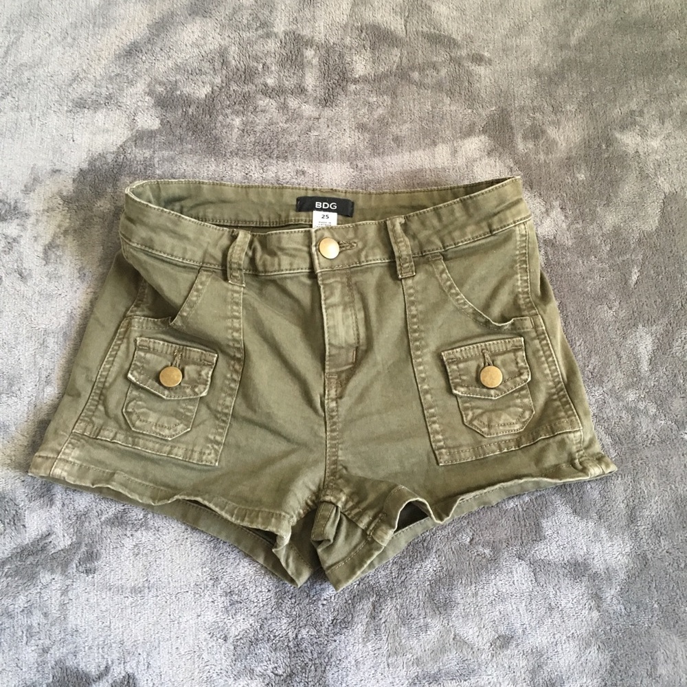 Super trendy cargo shorts